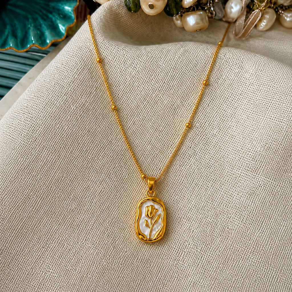 Elegant Tulip Pearl Pendant Necklace – Gold Finish